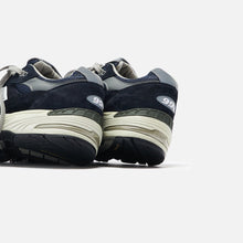 Load image into Gallery viewer, New Balance 991 - Navy / White