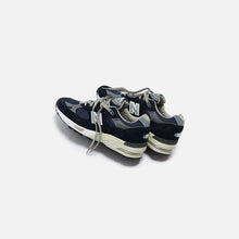 Load image into Gallery viewer, New Balance 991 - Navy / White