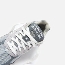 Load image into Gallery viewer, New Balance 993 - Grey / White
