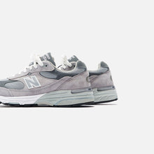 Load image into Gallery viewer, New Balance 993 - Grey / White